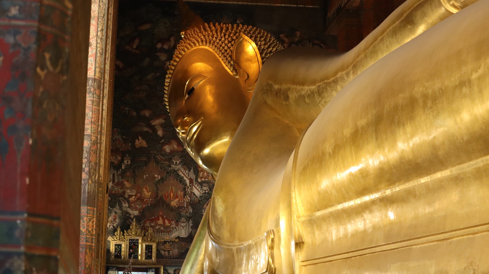 Golden Buddha statue inside Wat Pho temple