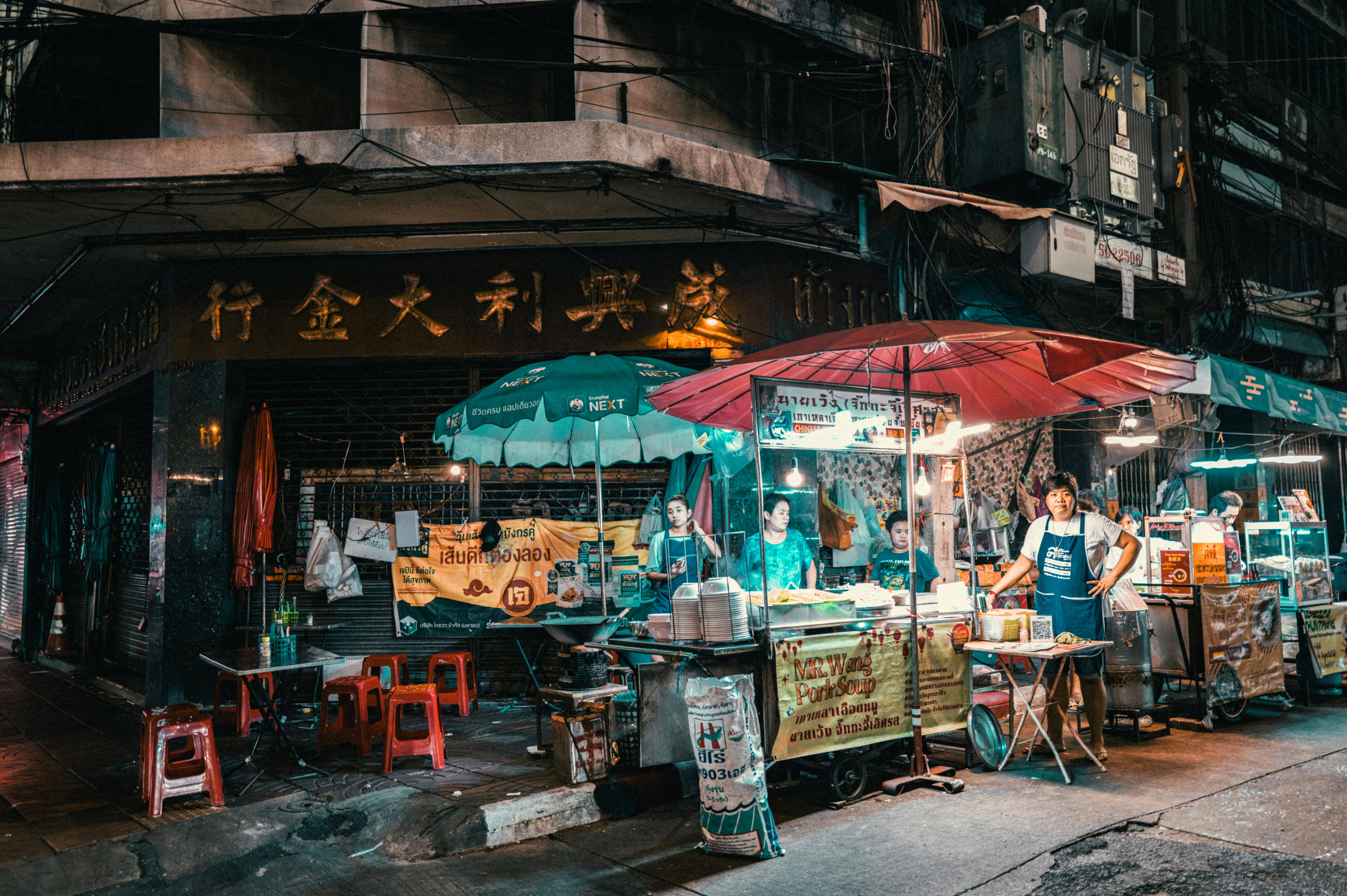 Bangkok Chinatown street-food stall at night
